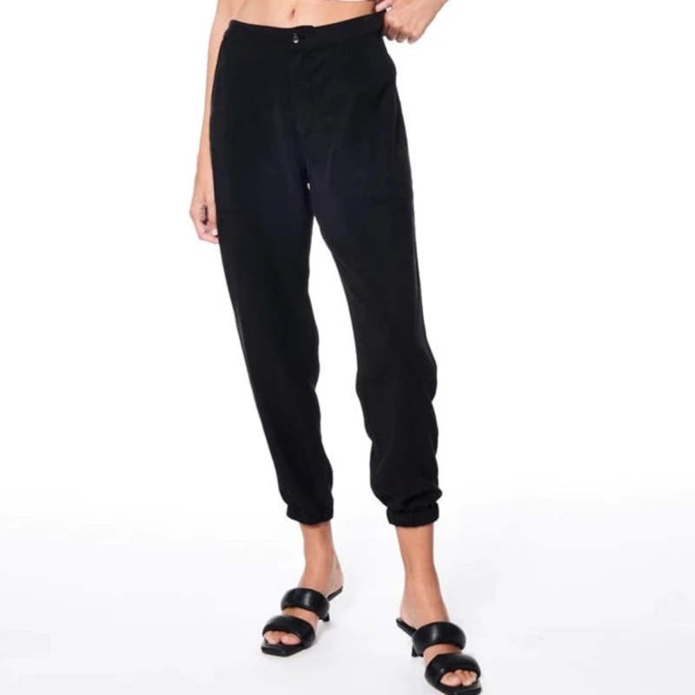 YFB Young Fabulous & Broke Black Tencel Pants S
Utility Cuffed Drawstring. EUC